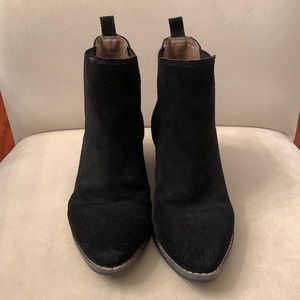 Black Suede Boots With Rubber Soles Size 6M